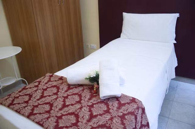 Il bagno privato con doccia di una camera della guest house in Via Milazzo